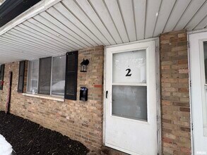 Building Photo - 760 E Shore Dr