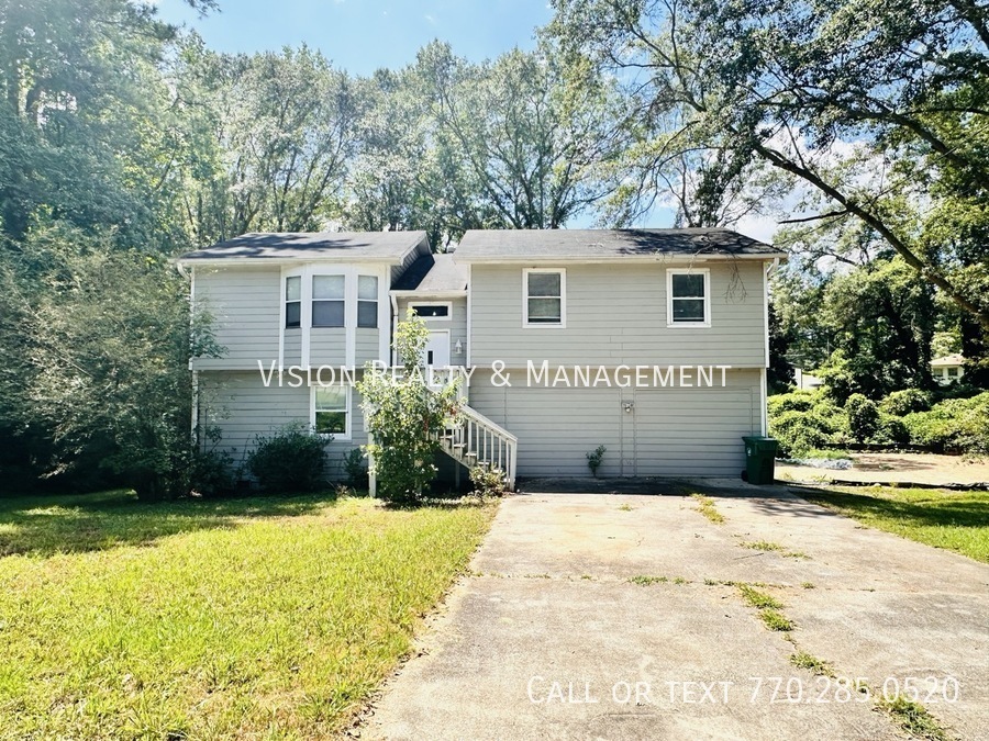 Foto principal - Stone Mountain Home! 3BD/2BA, Ready to Mov...