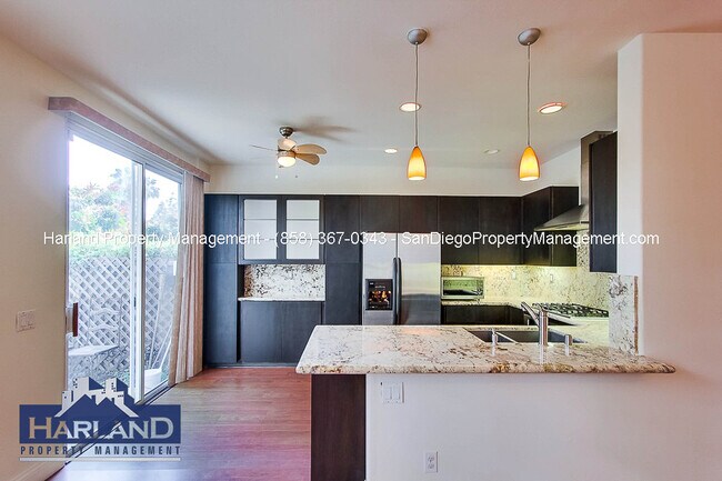 Foto del edificio - 5540 Renaissance Ave