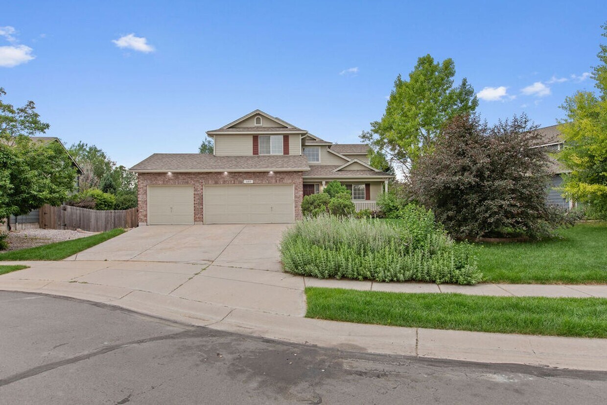 Foto principal - 4 Bedroom Home in Quiet Culdesac