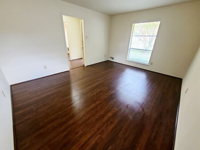 Foto del edificio - 2 Bed, 2 Bath Duplex near White Rock Lake!