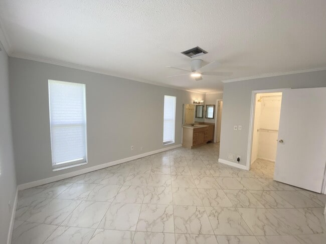 Foto del edificio - 2480 Juniper Dr