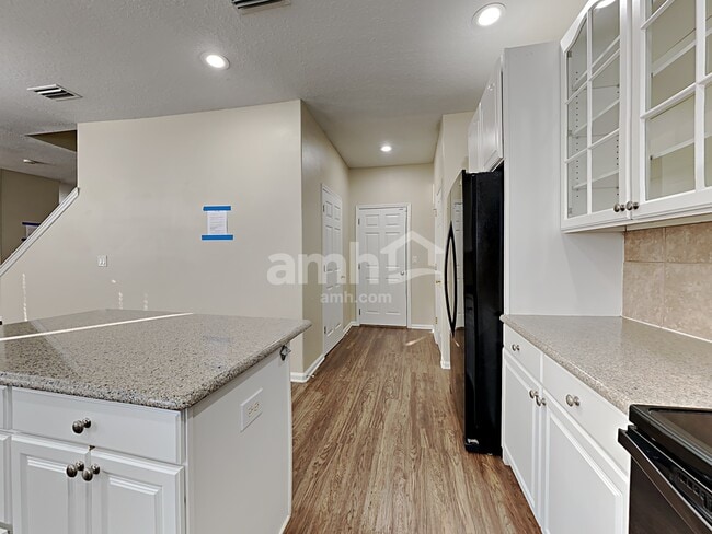 Building Photo - 2425 Adams Lake Blvd