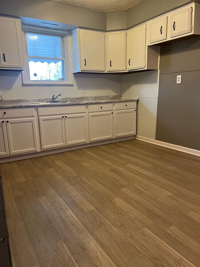 Foto del edificio - 12826 Crennell Ave
