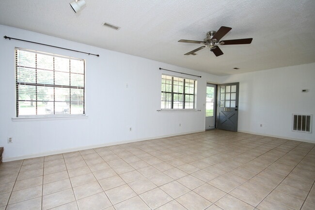 Building Photo - 118 Dexter Cir
