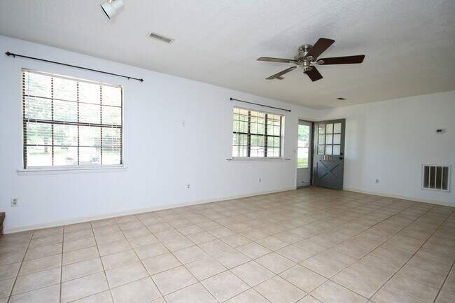 Foto del edificio - 118 Dexter Cir