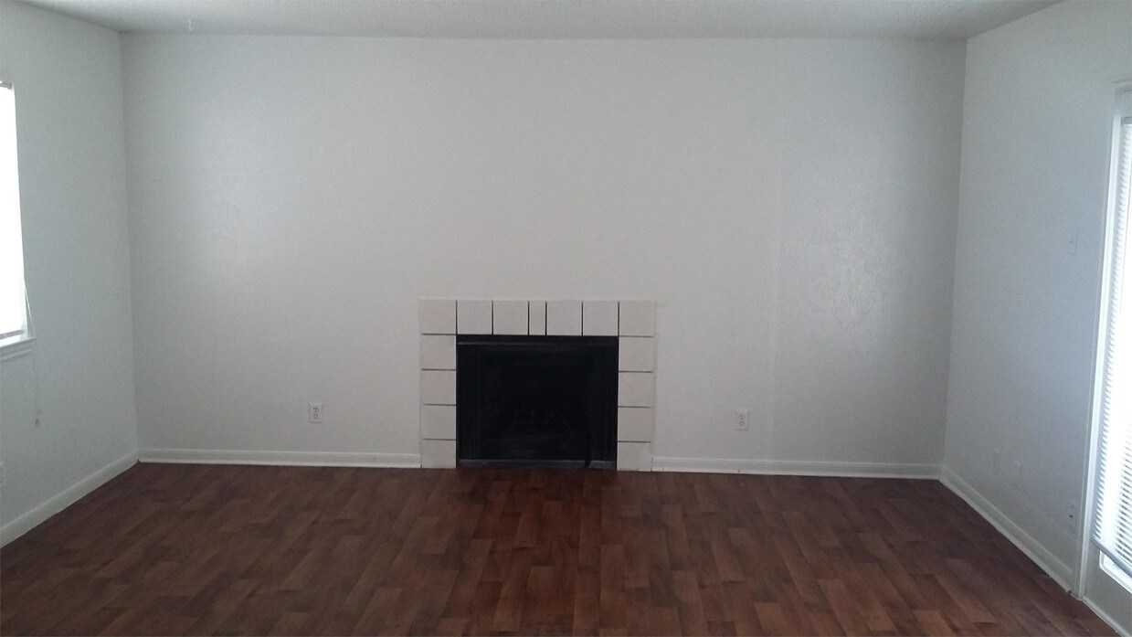 Primary Photo - 324 Lake Meadows Dr