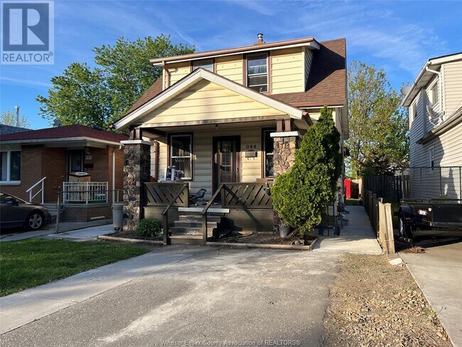 Building Photo - 944 McKay Ave