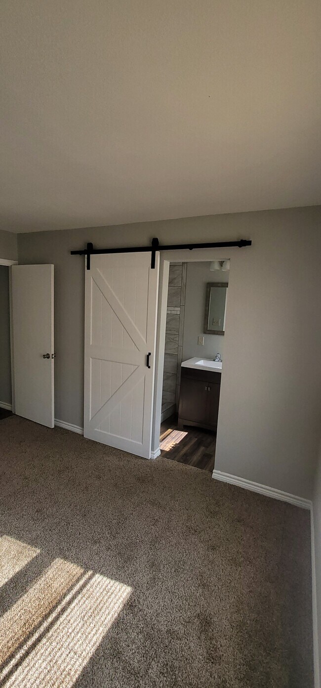 Building Photo - 4517 Jennings Ave