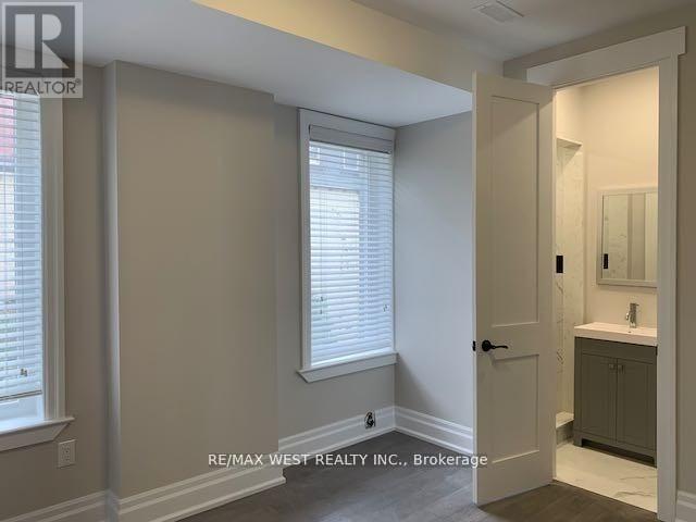 Photo du bâtiment - 1495 King St W