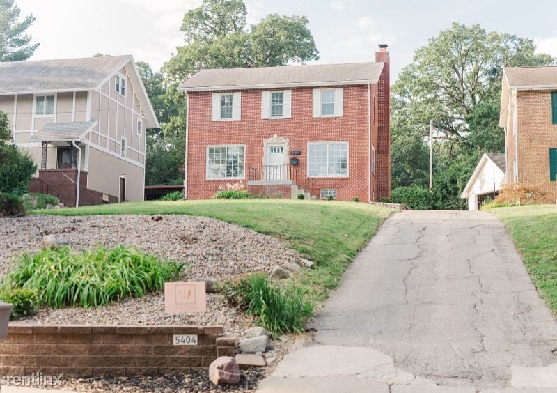 3 br, 3 bath House 5404 ingersoll avenue House Rental in Des Moines, IA