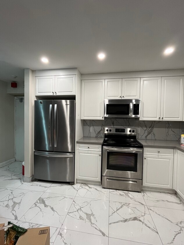 Primary Photo - Luxury unit just renovated to current cond...