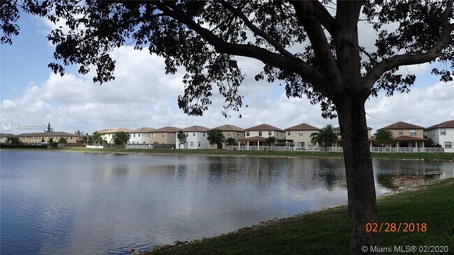 Foto del edificio - 8618 NW 114th Ct