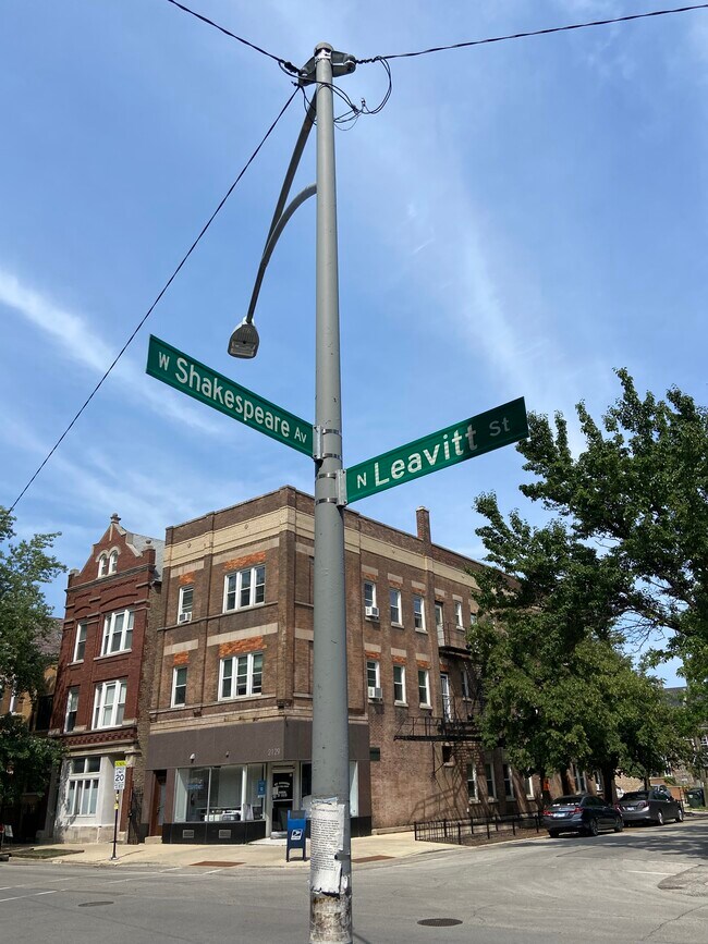Foto del edificio - 2112 N Leavitt St
