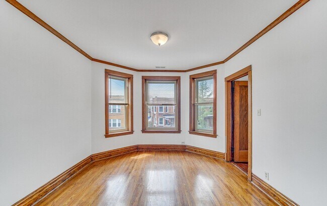 Foto del edificio - 3615 N Oakley Ave