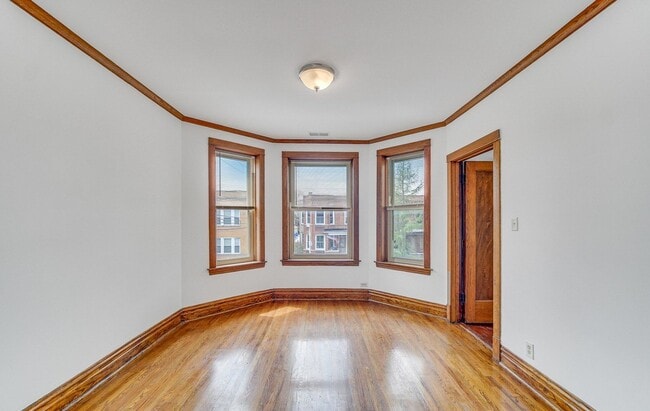 Building Photo - 3615 N Oakley Ave