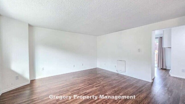 Foto del edificio - 5830 East Dr