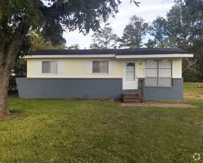 Building Photo - 650 S E RR Ave