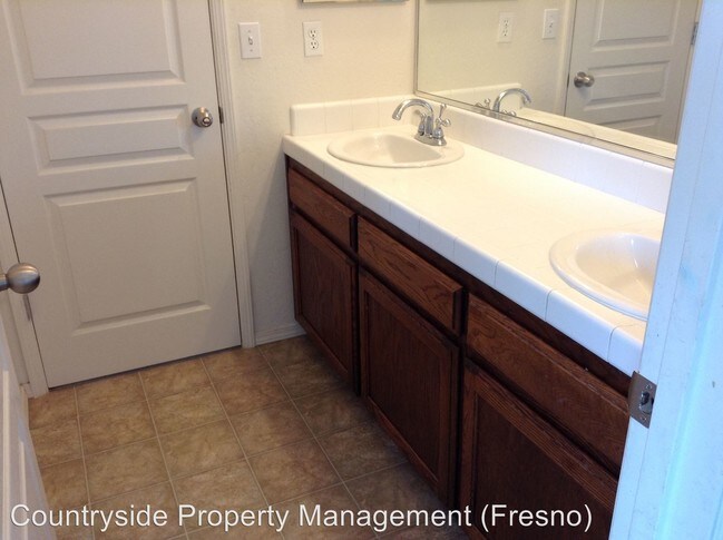Foto del edificio - 4 br, 3 bath House - 5516 E. Christine Avenue