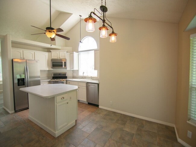 Building Photo - $1000 off your first month's rent! Charmin...