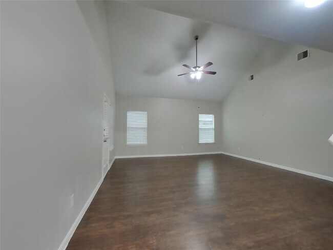 Foto del edificio - 21439 Palma Grove Way