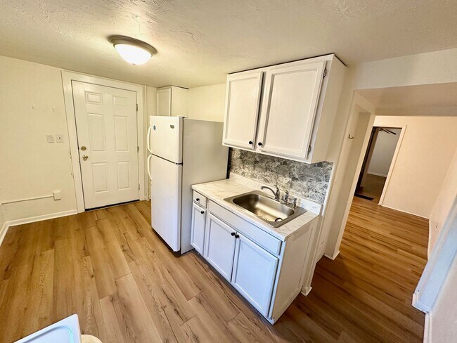 Foto del edificio - 100.5 E Middle St