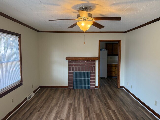 Foto del edificio - Two-Three bedroom, 1 bath house in Graham