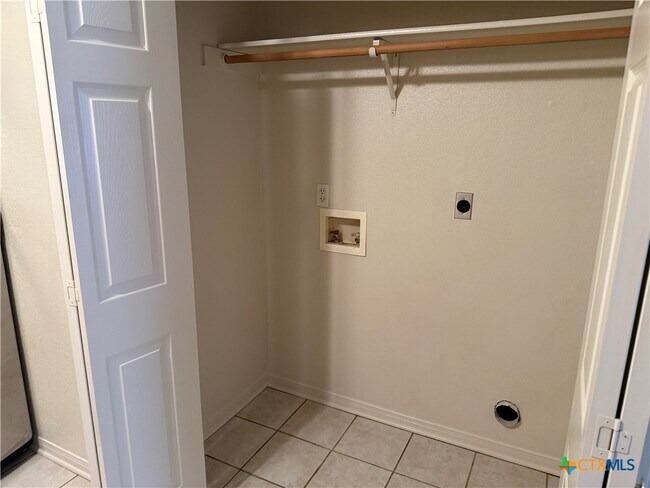 Foto del edificio - 5106 Daybreak Dr