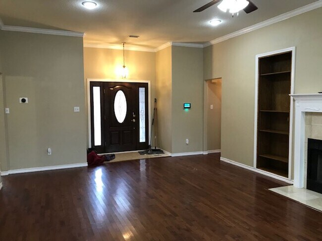 Building Photo - 7980 Sally Ct
