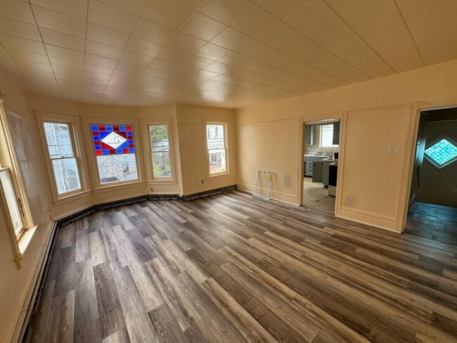 Building Photo - "Charming 2-Bedroom Apartment with Bonus Storage Space in Herndon, PA!"
