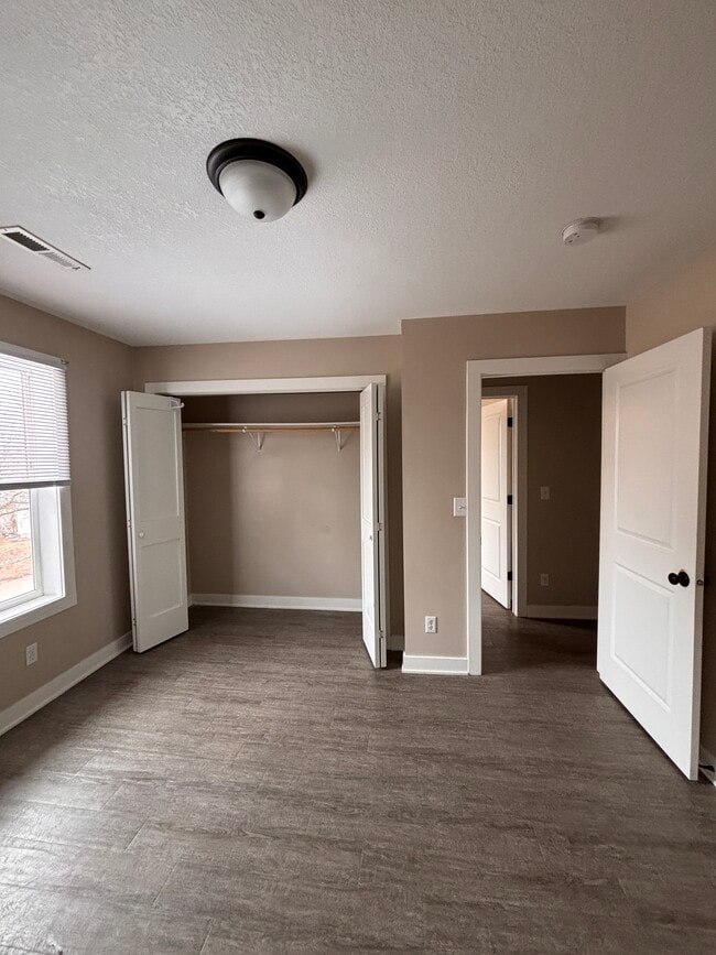 Dormitorio - 84 Curtice St E