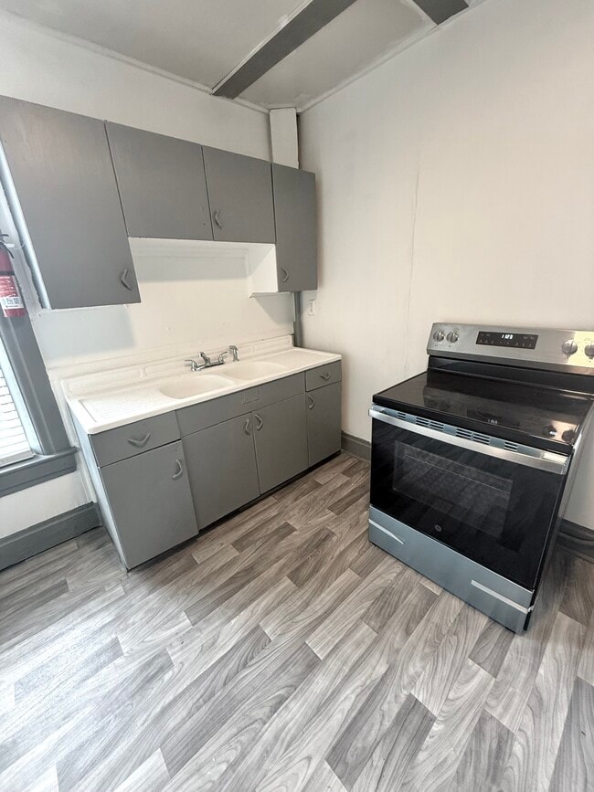 Building Photo - 822 Avenue F