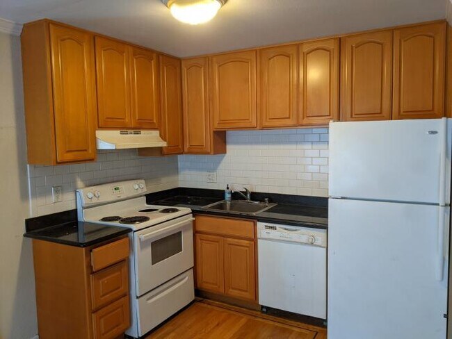 Building Photo - bedroom in San Francisco CA 94112