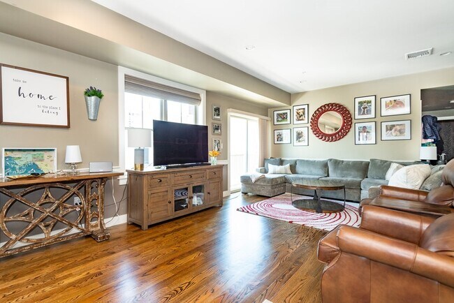 Foto del edificio - 774 E 3rd St