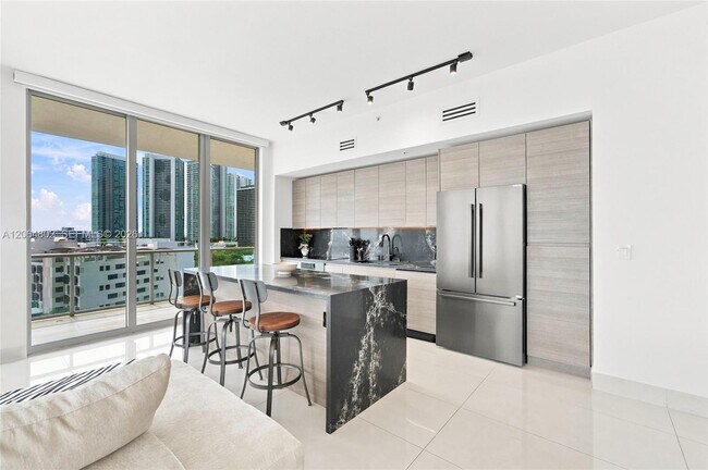 Foto del edificio - 3470 E Coast Ave