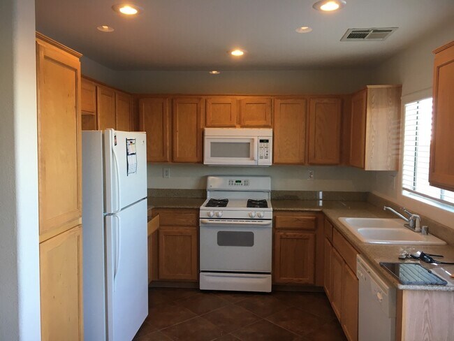 Foto del edificio - WONDERFUL 3BD/2.5BA - PRIME LOCATION!!