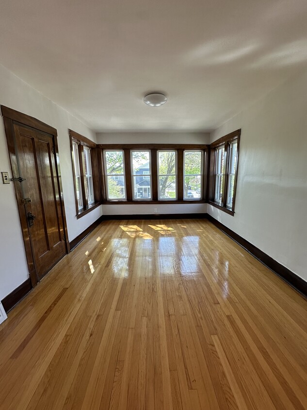 living room - 4159 N Maplewood Ave