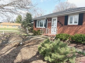 Building Photo - 2801 Grandview Dr