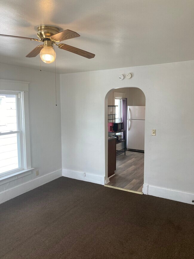 Foto del edificio - 817 Hess Ave