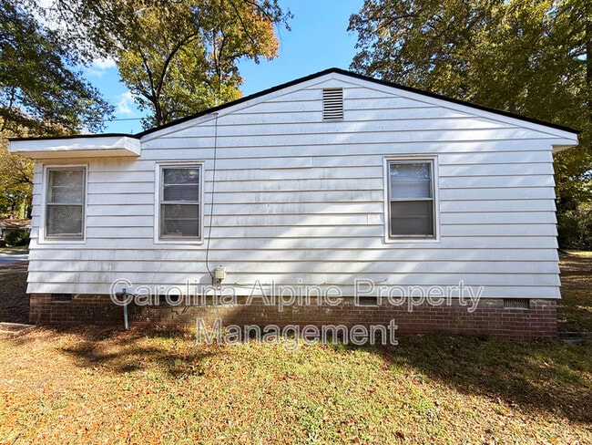 Building Photo - 409 S Merritt Ave