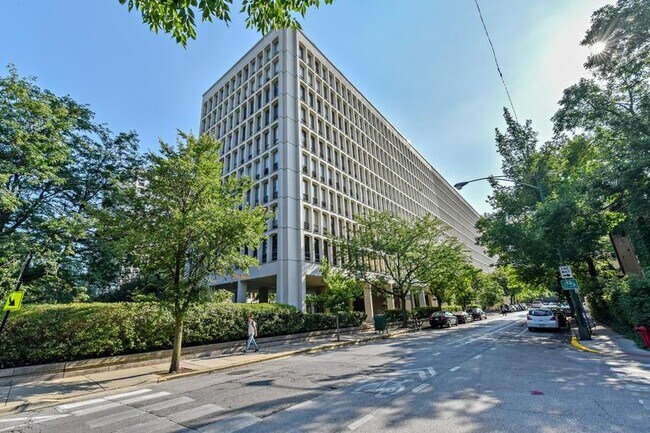 Foto del edificio - 1400 E 55th Plz