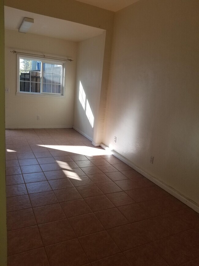 2331 Sacramento St Unit D, Berkeley, CA 94702 Room for Rent in