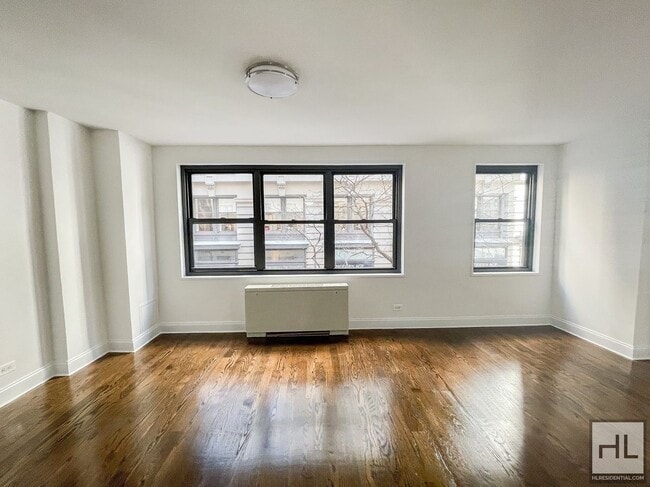 Building Photo - 5 AVENUE