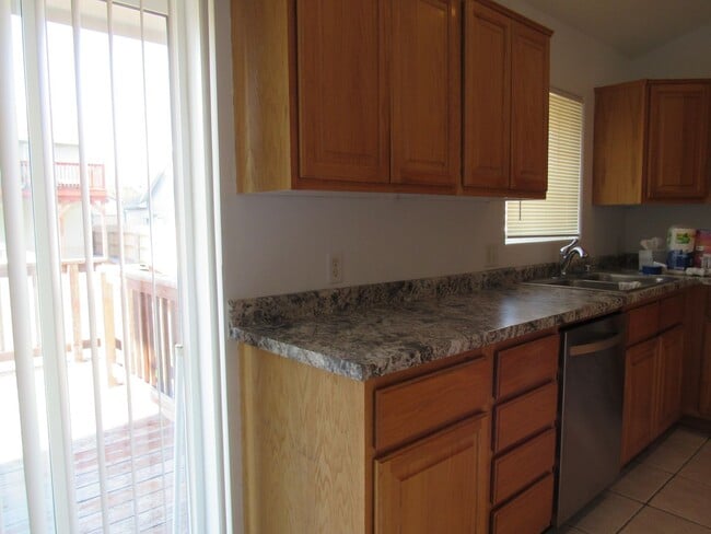 Building Photo - Gorgeous! Spacious Westside Home