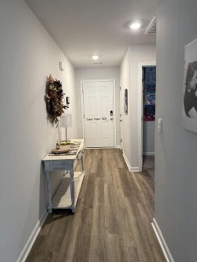 Building Photo - 1510 Heritage Cir SE