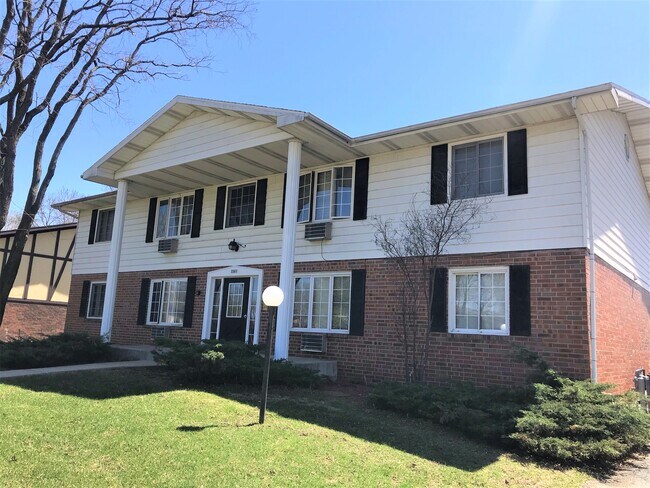 Foto del edificio - 2361 Chalet Gardens Rd