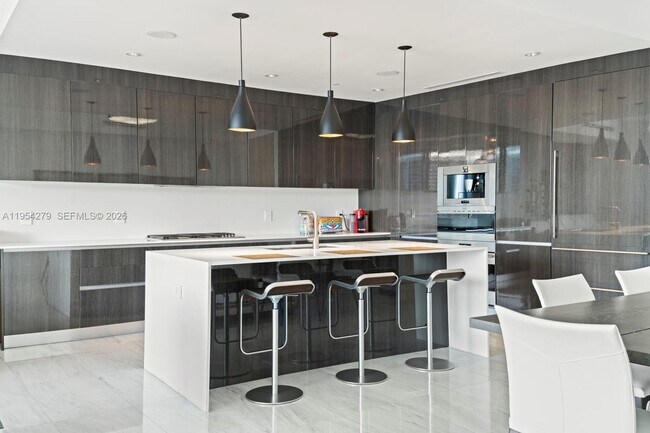 Foto del edificio - 3300 NE 188th St