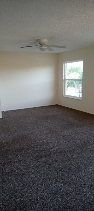 Foto del edificio - 2015 McMullen Ave