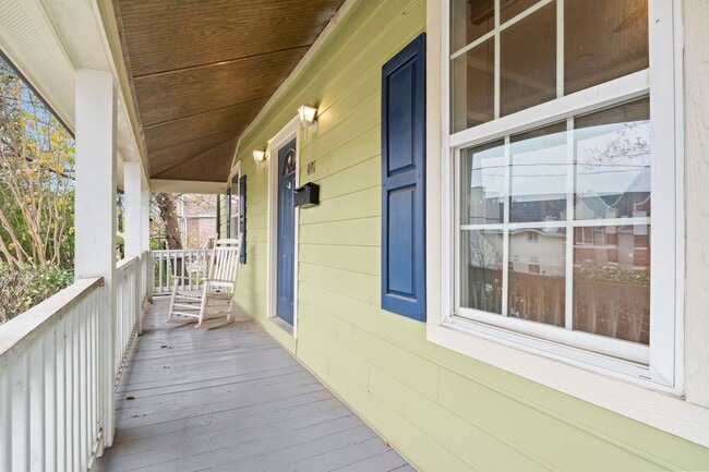 Building Photo - Charming Downtown Raleigh Home – Walkable Location!