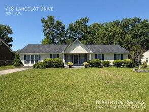 Building Photo - 718 Lancelot Dr